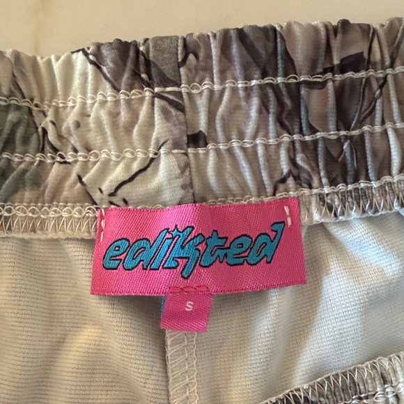 Edikted Camo Print Women's Shorts with Pink Stripes - Picture 2 of 6